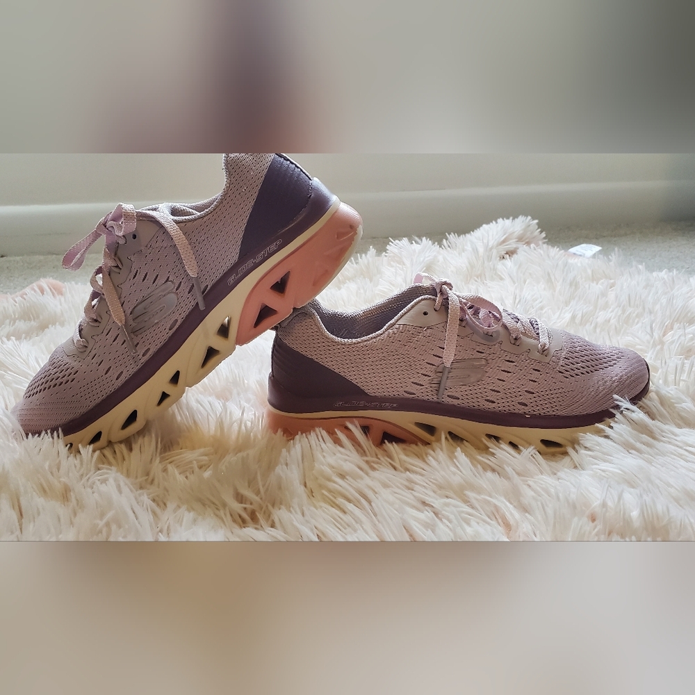 Sketchers Air Cooled Memory Foam Sneakers, Lilac, Size 7, Great Condition